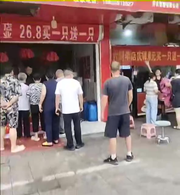《商战》两个卖烤鸭的 恶性竞争 一再降价（视频 1/1）