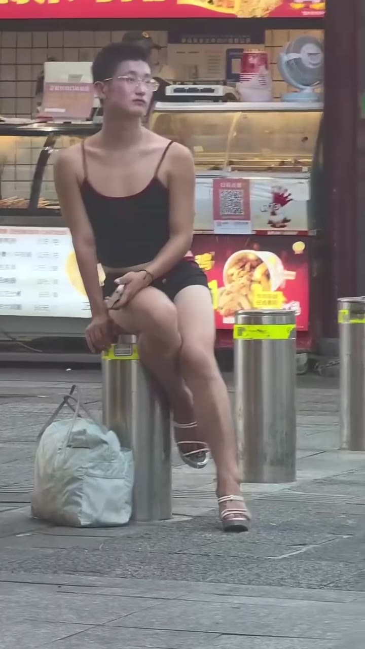 短发 眼镜妹 有点像男的 #ts #女装大佬（视频 1/1）