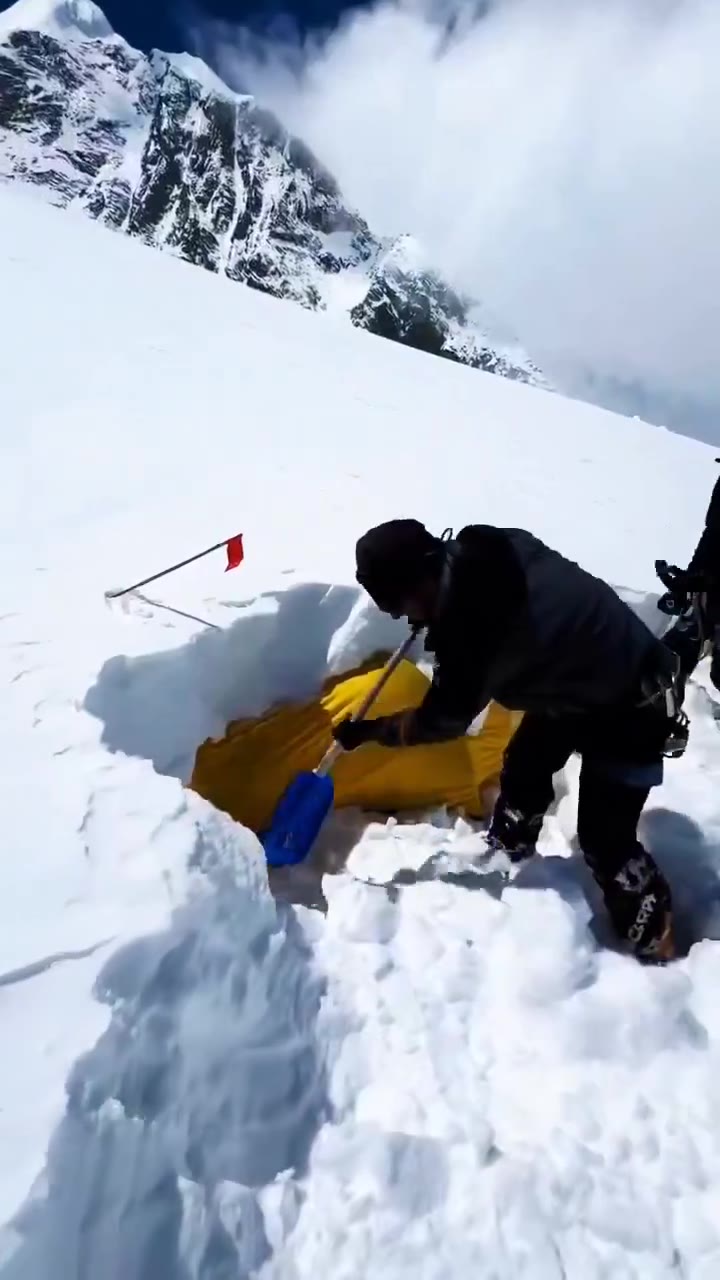 巴基斯坦雪崩中国登山者遗体已找到 巴基斯坦布洛德峰上周发生雪崩，造成包括一名中国登山者在内的多人死亡，这名中国登山者遗体已被寻获。 一支由10人组成的登山队上…