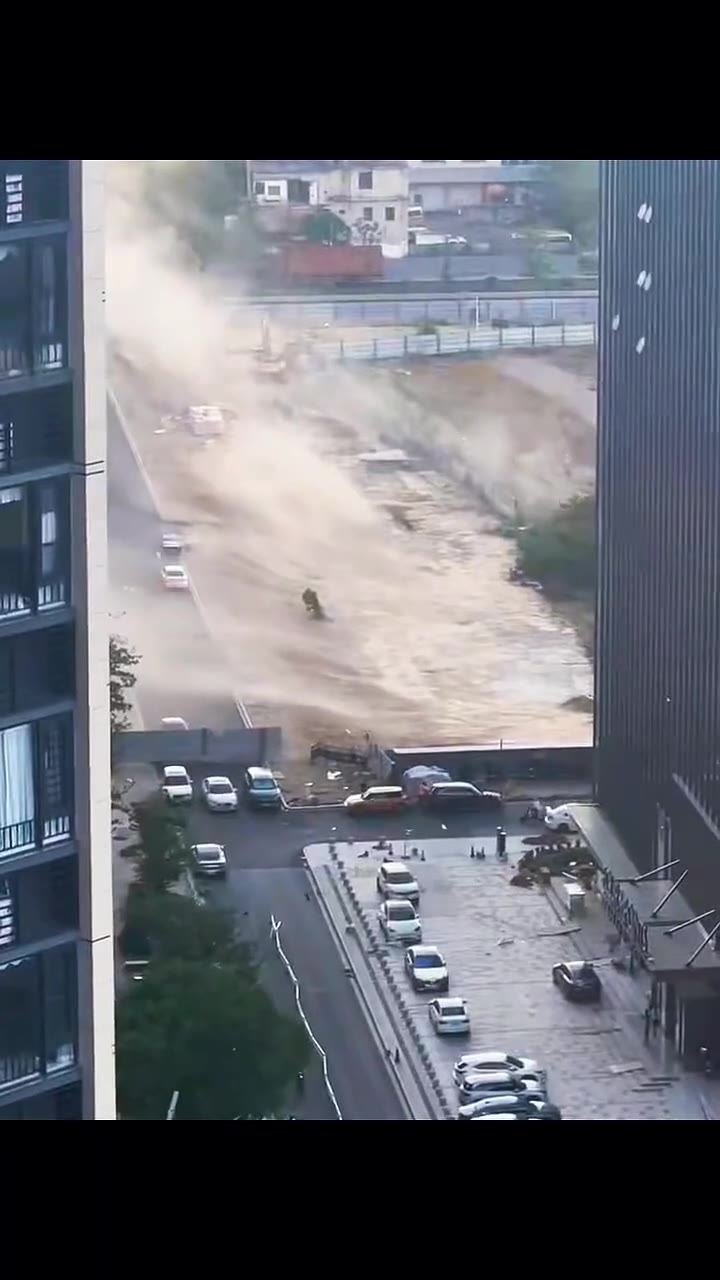 7月25日，台风红霞登陆广东福建，多地狂风大作伴随强降雨，造成城市严重内涝 #恶劣天气（视频 1/6）