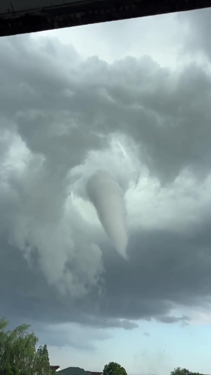 宁波 江北 #龙卷风 🌪️（视频 1/5）