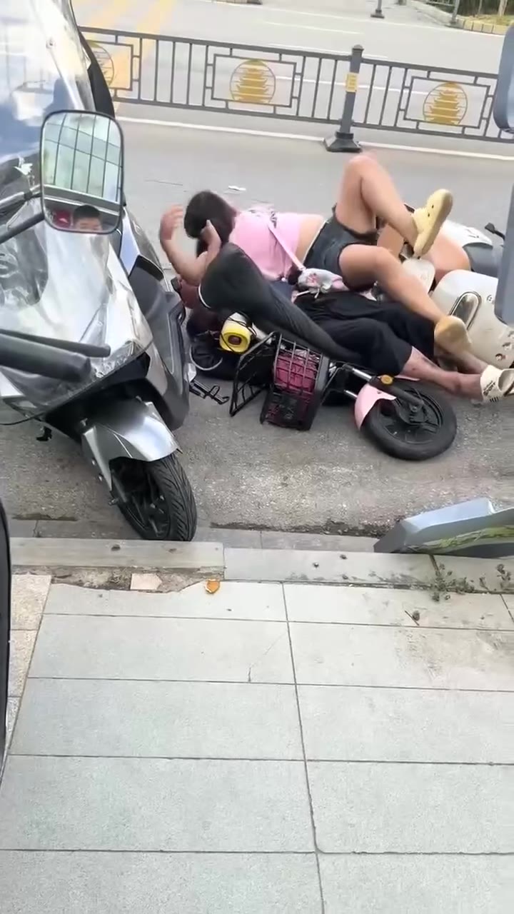 压死你 ！（视频 1/1）