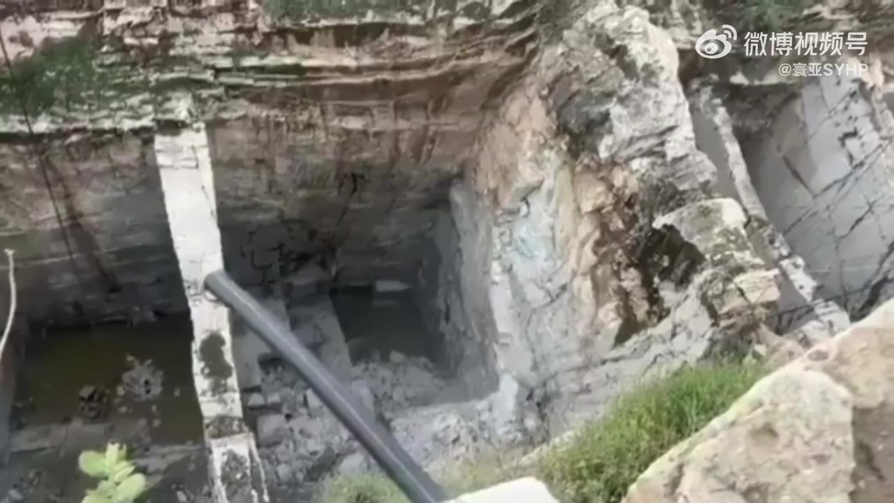 印度拉贾斯坦邦马克拉纳地区遭遇暴雨袭击，后续雷瓦特·东格里矿区发生大规模山体滑坡，导致近十处大理石矿场坍塌。所幸事发时矿井关闭，因此没有人员伤亡报告。（视频 …