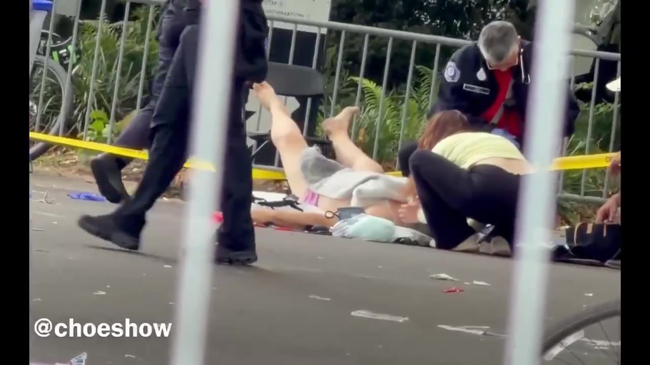 西雅图大规模枪击事件受害者的第一段视频 多人死亡并有人受伤，伤者中包括一名幼童。（视频 1/1）