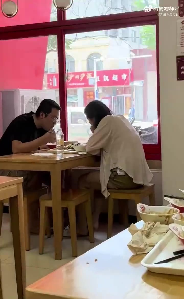 有些女人素质是真的差：从里到外，从上到下全是吊牌，穿完就退。 #吊牌 🏷️ 女性穿衣自由（视频 1/2）