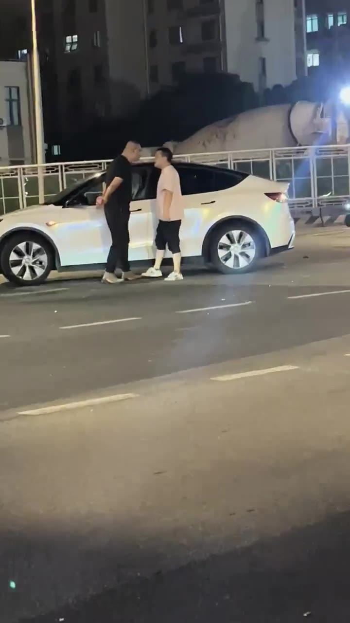 动手了 等着赔钱吧 ！（视频 1/1）