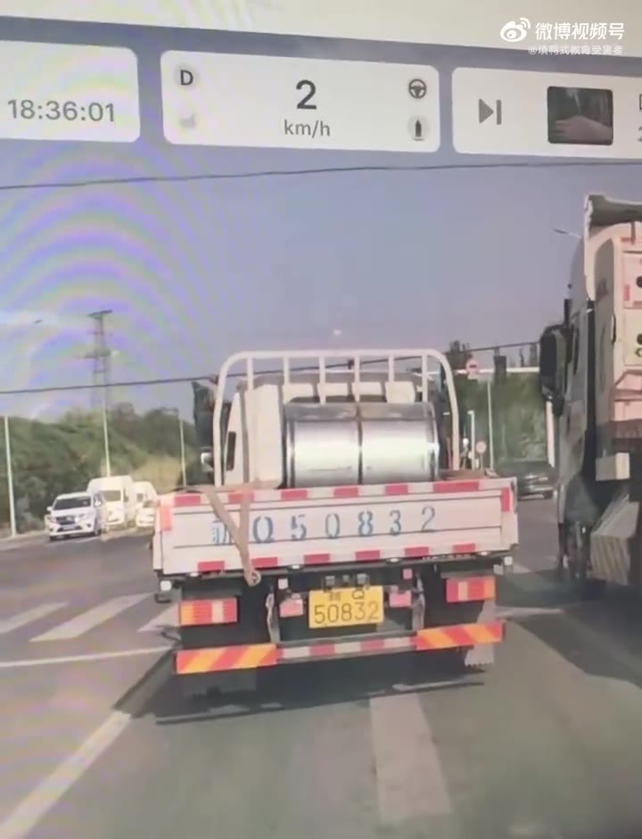 小货车 拉钢卷（视频 1/1）
