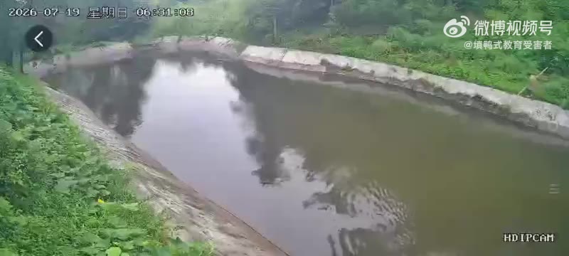 大爷捞鱼掉下水中身亡（视频 1/1）