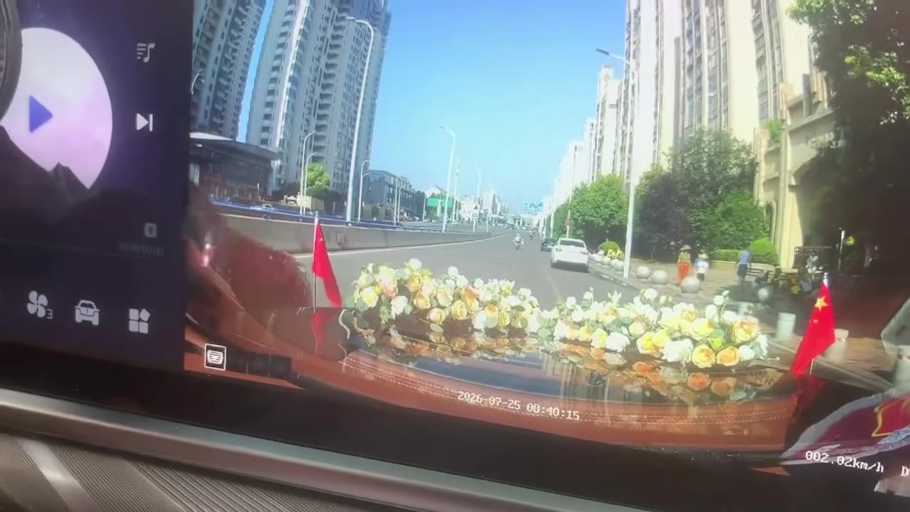 何必呢？人家结婚你还非要超车 #车祸（视频 1/1）