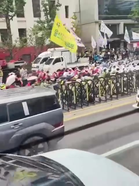 不得不说 韩国🇰🇷股民是真团结，亏了集体维权！ #股票 7月强制平仓规模达3442亿韩元，30余万账户已被券商全额强制平仓，部分账户甚至出现倒欠券商资金（视频…