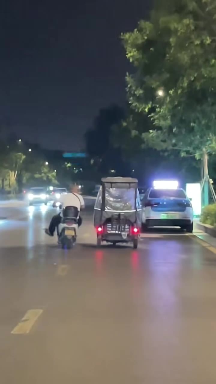 玩一会 #侠盗飞车 😎（视频 1/1）