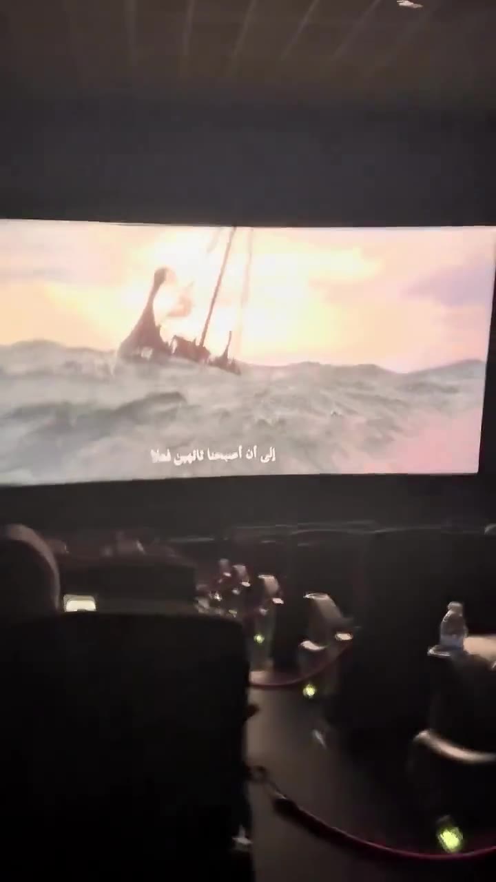 🎬🌪 诺兰《奥德赛》4DX观影视频走红 ⠀ 观看电影时，座椅会随画面晃动，现场还有风、水花、震动和烟雾等特效。 ⠀ 不少人称这是观看电影的最佳体验。该影院位于…