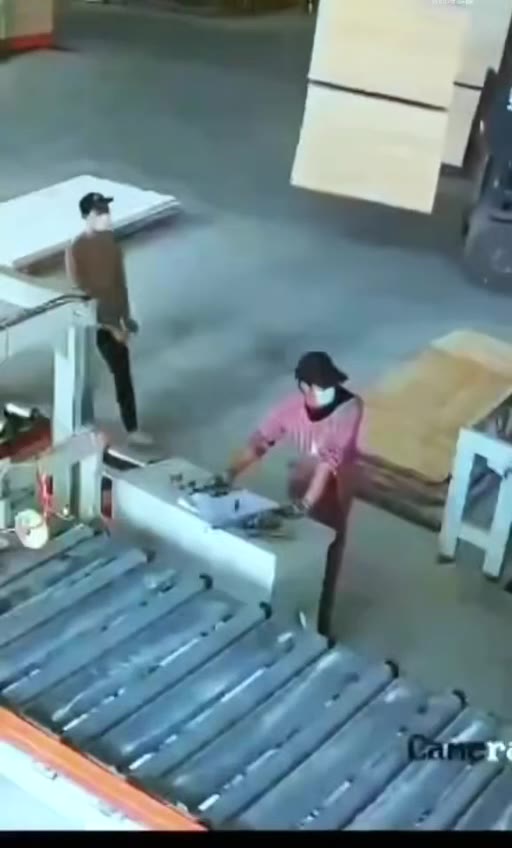 #工厂 #事故 要有点疼（视频 1/1）