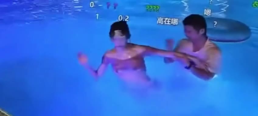 斗鱼主播苏阿灿户外 团播漏点 低俗团播 摸摸搞搞 ，后续被举报到网信办封禁了（视频 1/9）