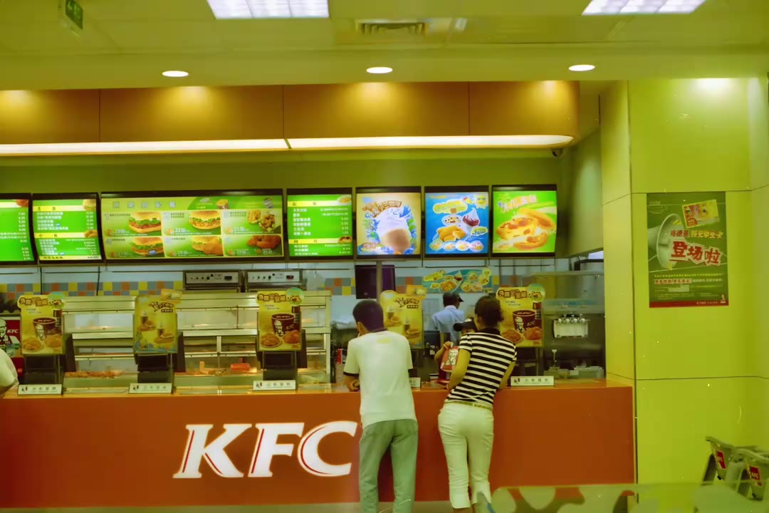 【梦核】千禧年经济向上的中国 该组照片我从去年收集到现在的，从部分省份 直辖市挑出来的照片，这组照片反应了00年代中国的城市面貌，梦幻而又真实，经过整理调色修…