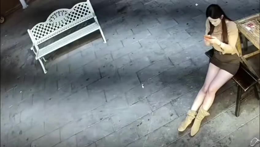 #看美女 摔一跤 腿太长了（视频 1/1）