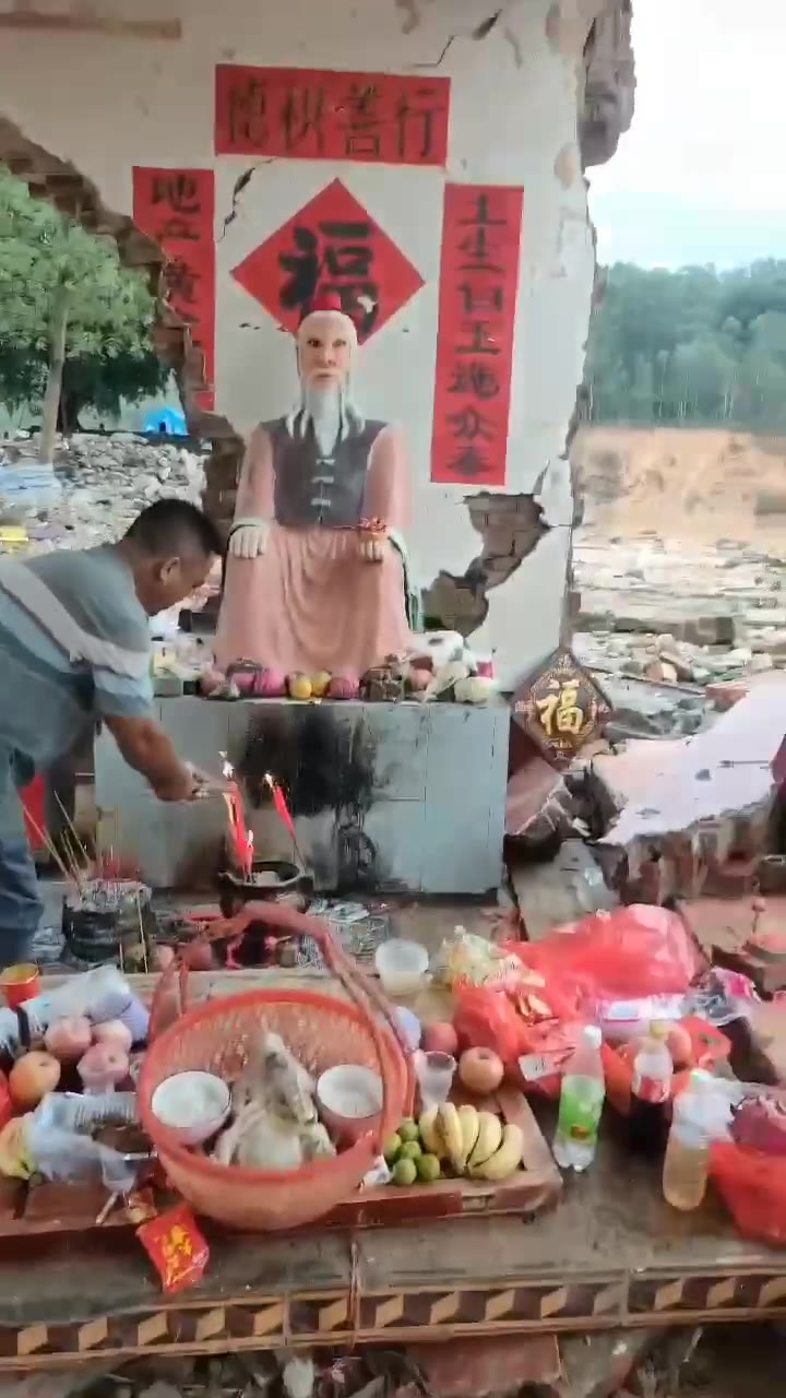 广西南宁独田村，土能生万物，地可载千祥。大水冲垮了土地庙，土地公却稳如泰山（视频 1/3）