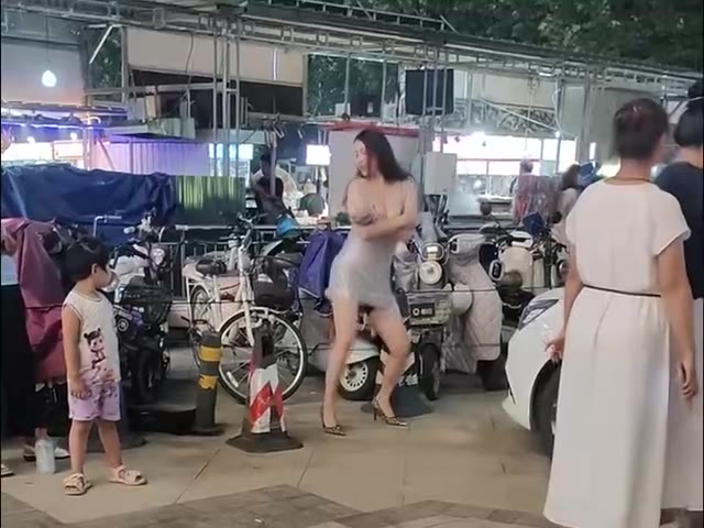 啥工作都不好干呀 跳半天也没几个刷礼物的！ #主播 #舞蹈（视频 1/1）