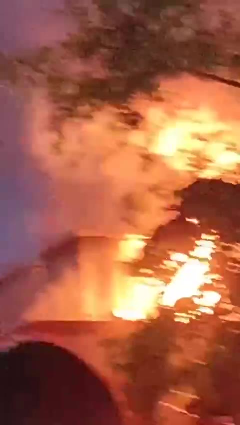 广西梧州藤县广场变压器烧咯（视频 1/2）