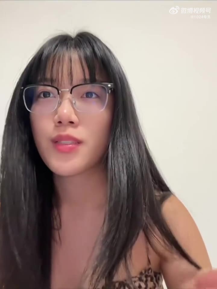 女孩吐槽意大利男友体味臭：过夜时被腋毛和异味暴击，第二天直接要求剃毛！ 情侣之间不应该爱屋及乌嘛（视频 1/1）