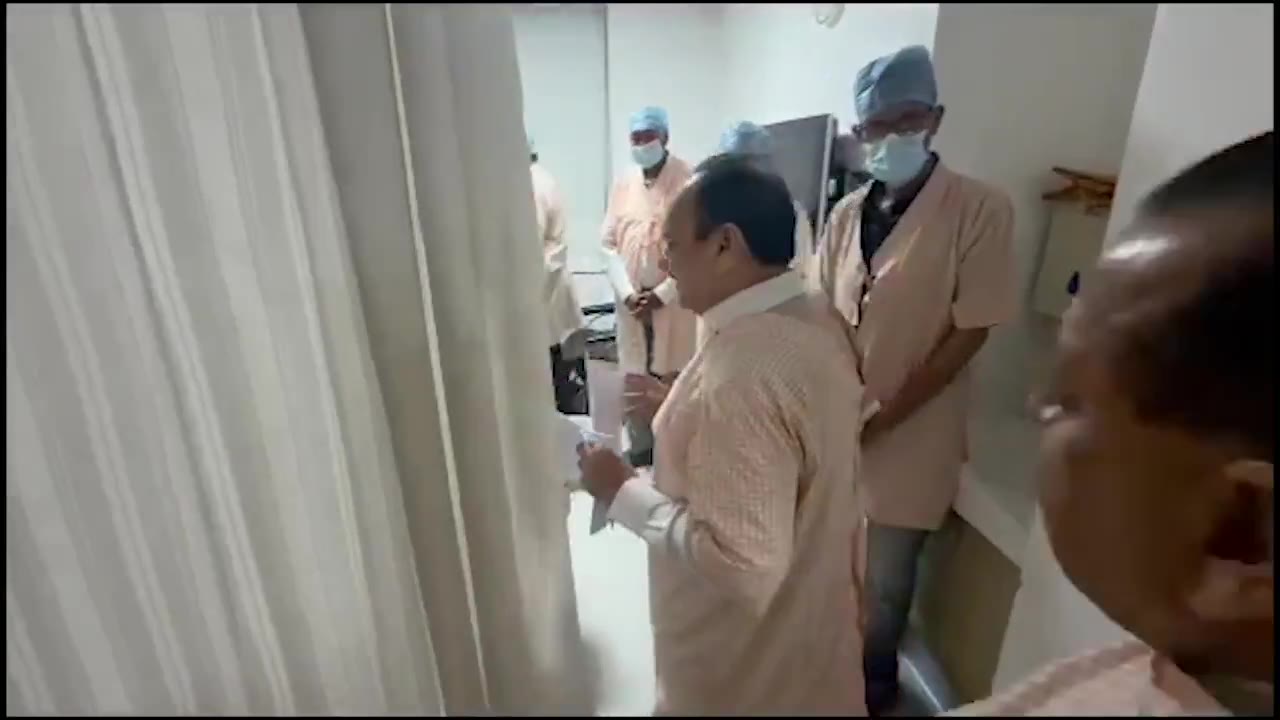 活动人士索南·旺楚克针对试题泄露问题，在新德里简塔曼塔天文台进行了25天绝食抗议。目前他已经结束绝食抗议，在梅丹塔医院接受治疗。 当时，印度联邦卫生部长兼印度…