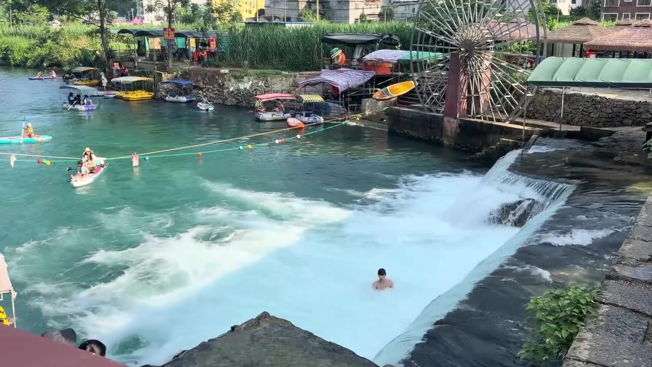 安全玩水，远离滚水坝 #溺水 #救援（视频 1/1）