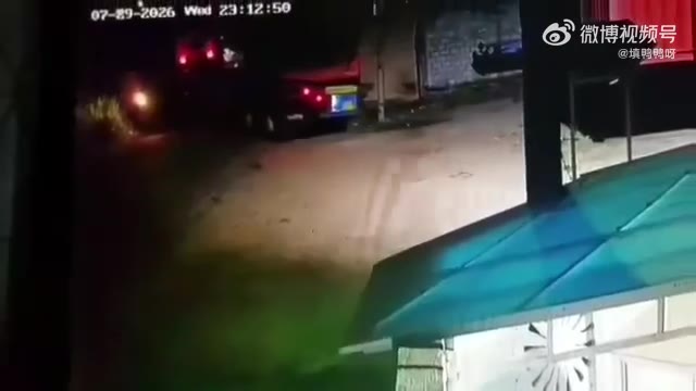 这责任怎么分?骑车的估计凶多吉少了吧 #倒车 惨剧 #车祸(视频 1/1)