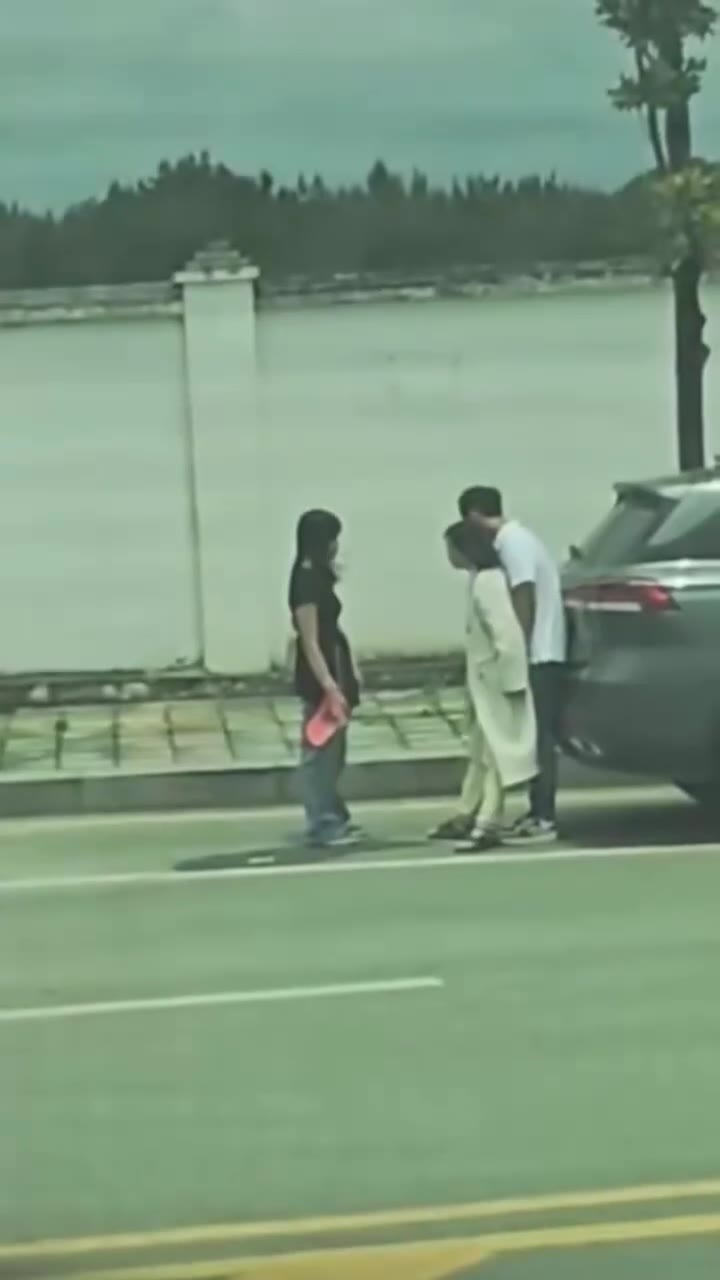 烟都抽了两包,镜子也照了无数回也没想明白到底怎么回事😭（视频 1/1）