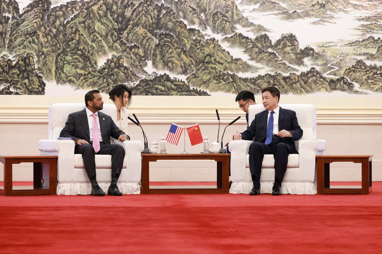 美国联邦调查局局长：再次来到北京，继续推进特朗普政府领导下的卓越工作，切断芬太尼前体化学品流通渠道，扩大我们在打击诈骗园区、打击对儿童的暴力犯罪，以及推进已见…