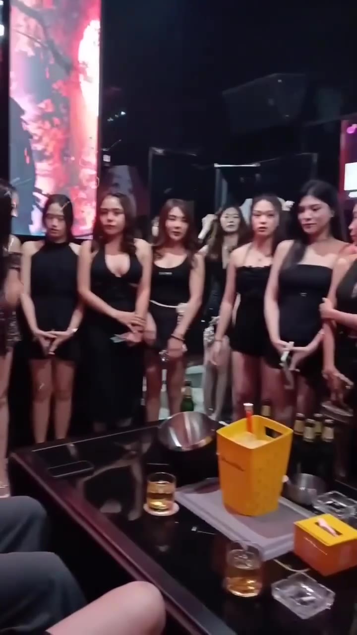 娱乐现场 #ktv #海选（视频 1/2）