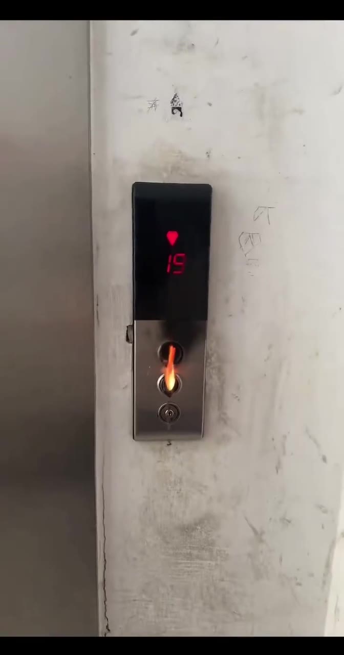 丰宁顺达天保一小区，有两个小孩点燃公共电梯，此危险情况，竟无一个人出来管，难道非要烧到每个人家门口才有人管吗？如果电梯当时没有及时燃灭，造成的爆炸现象，有谁能…