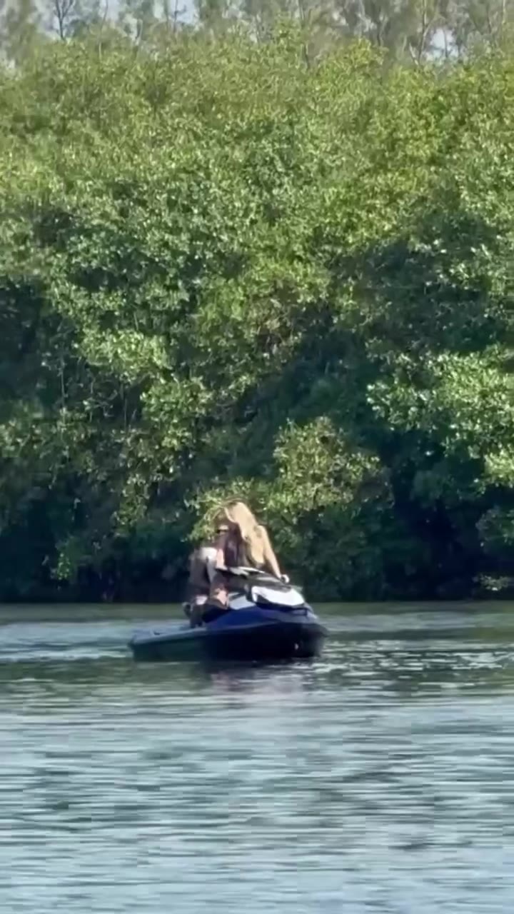 船震 ？ 摩托艇🛥️ 也能 小忙一会 ！（视频 1/1）