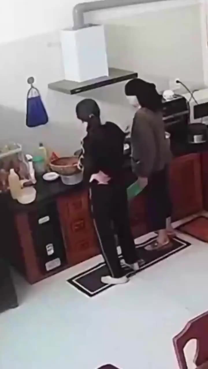 癫痫？ 脑梗？这个时候普通人该怎么办 #抽搐 （视频 1/1）
