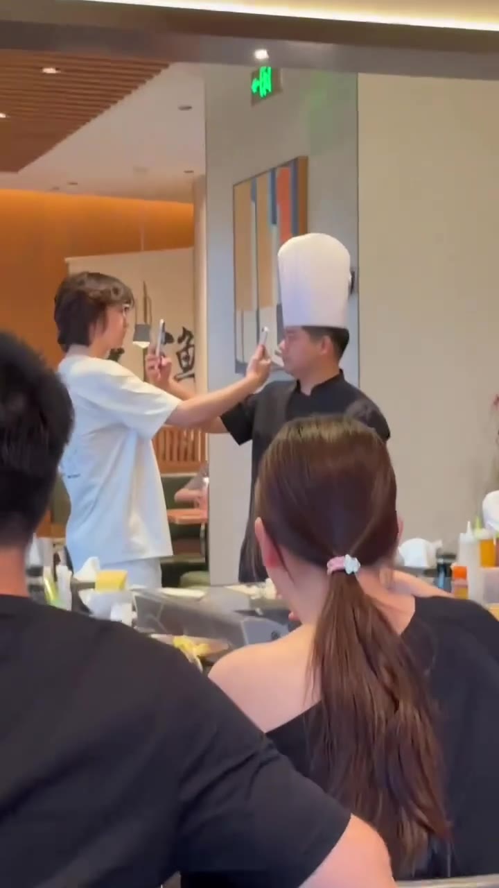这是谁也不服谁，能用手机拍就绝不动手（视频 1/1）