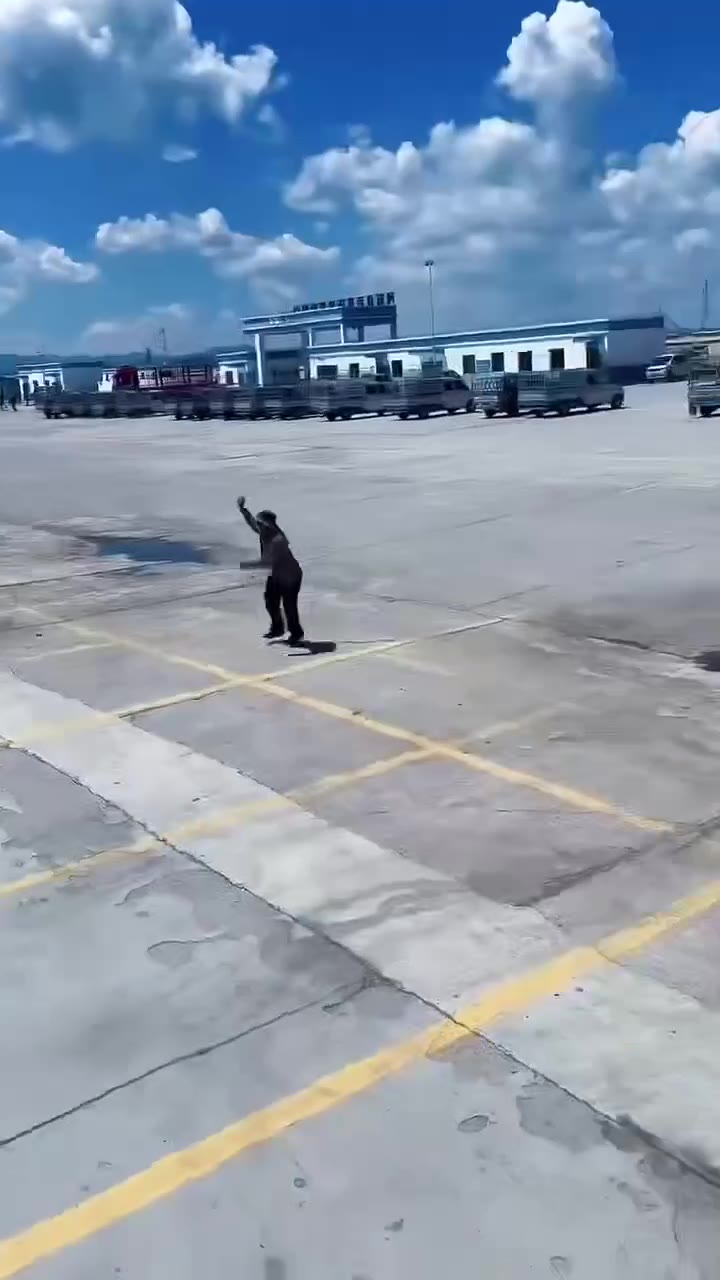 😐（视频 1/3）
