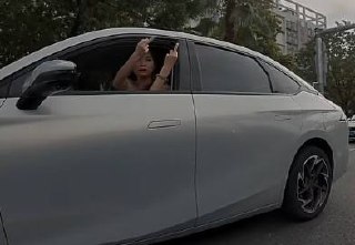 集美 变道 #倒车 鄙视你 😂 （图片 1/8）