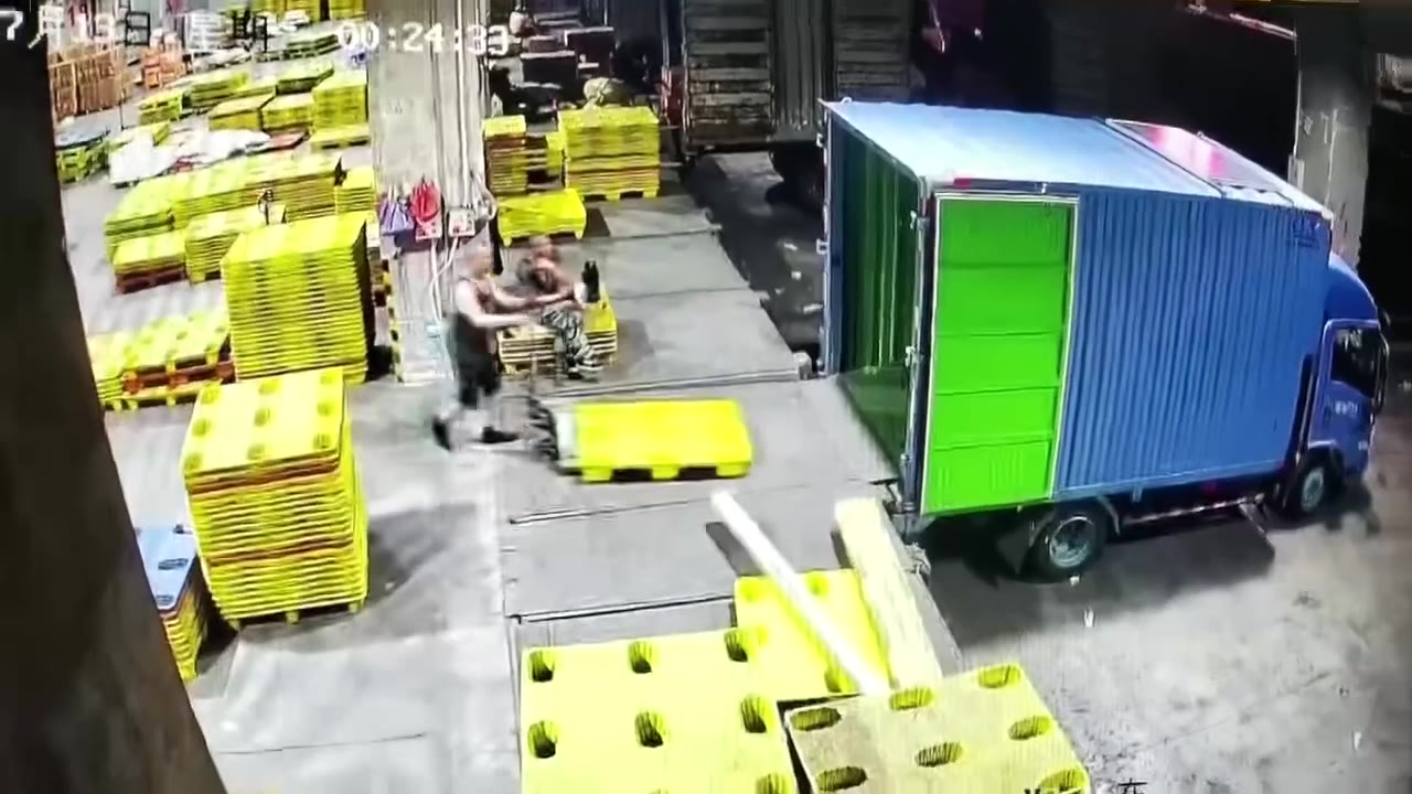 😐 里外不是人（视频 1/1）