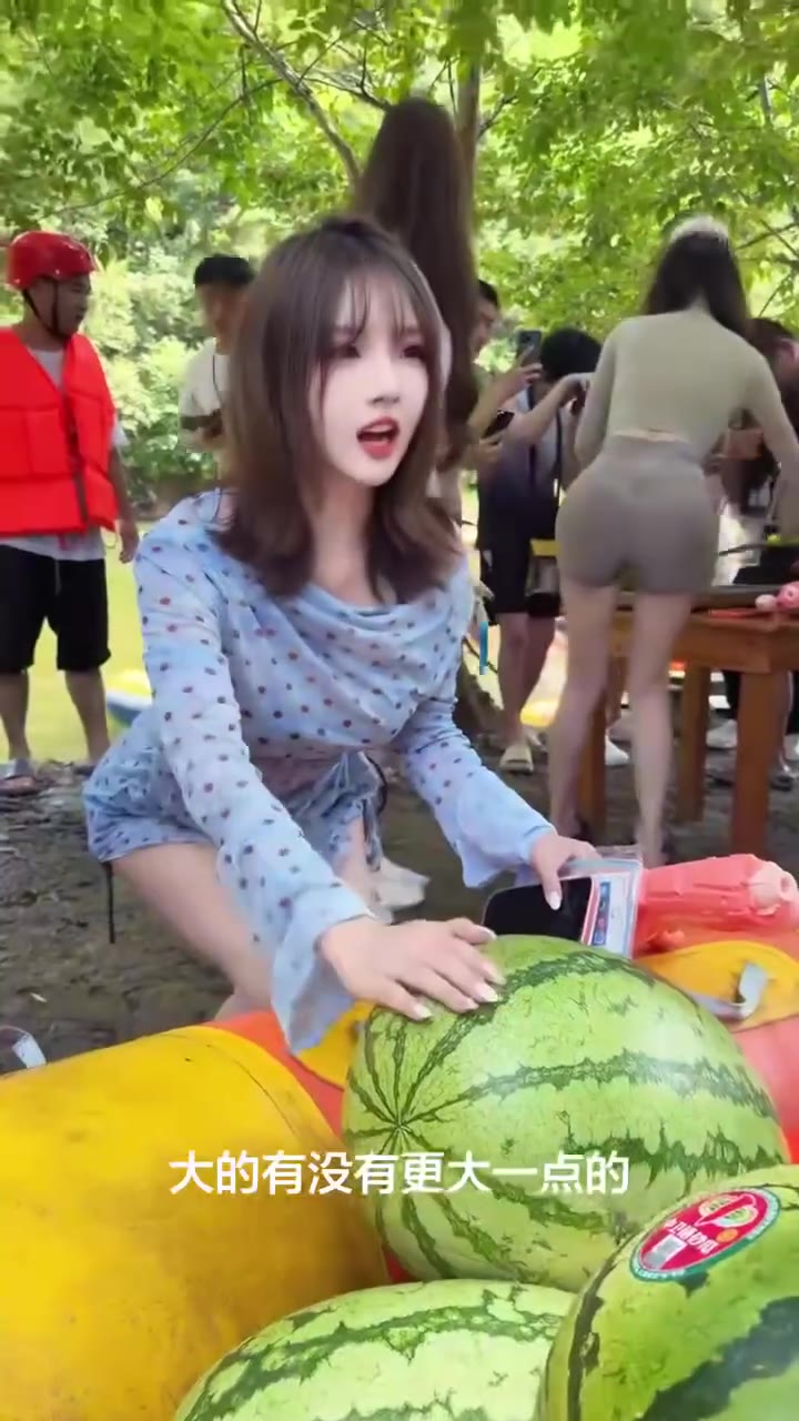 先买西瓜🍉 还是先摸海鲜 🤠（视频 1/2）