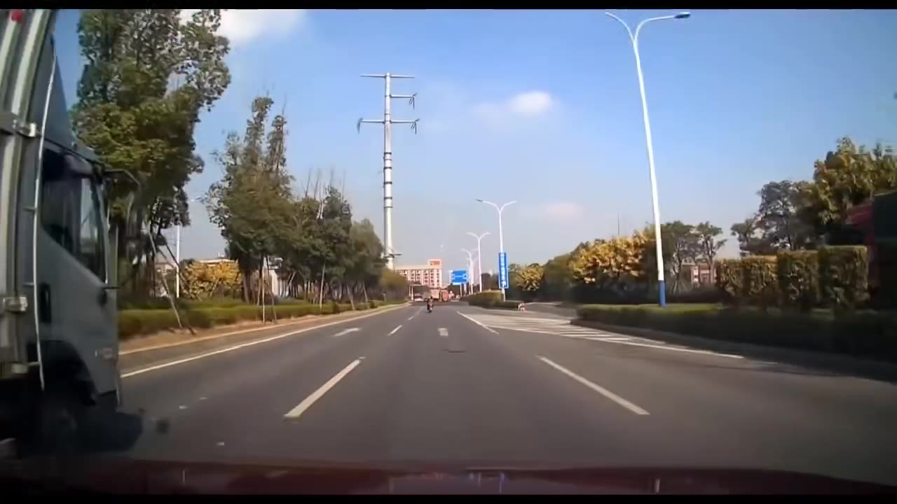 Oh my god你吓到我了！ #货车 急刹车（视频 1/1）