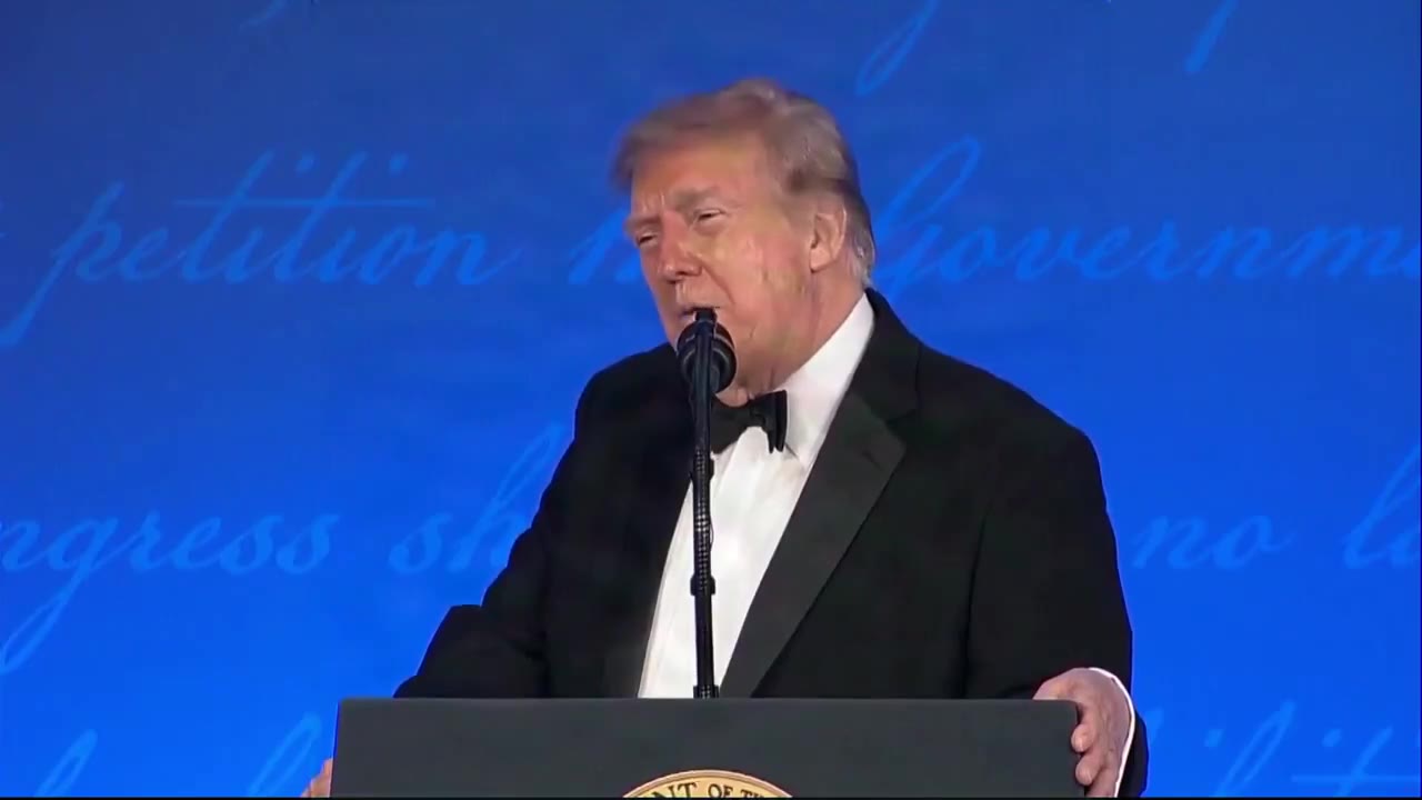 特朗普称伊朗现在由一位“同性恋独裁者”统治 特朗普在白宫记者晚宴上说：“在我的领导下，一个曾经令人畏惧且强大的、不断无情攻击美国的政权终于被推翻了。他们以前的…