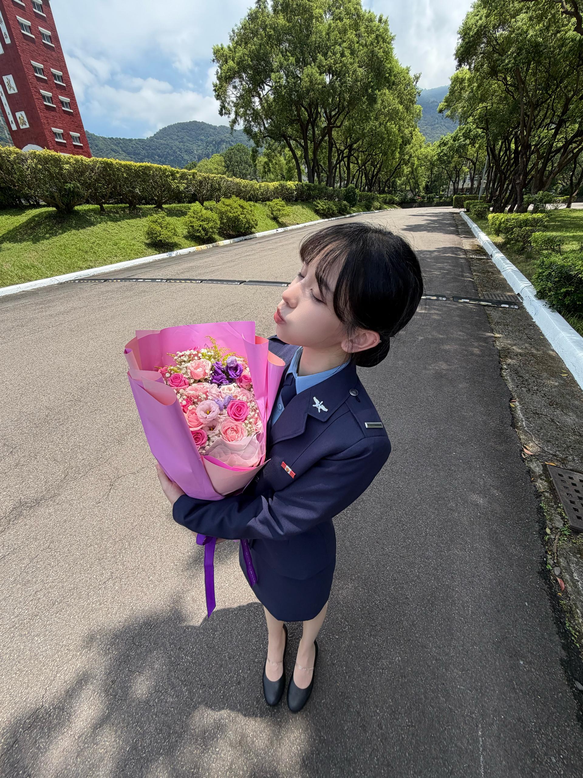 台湾女生毕业 我想娶 #台妹 了（图片 2/7）