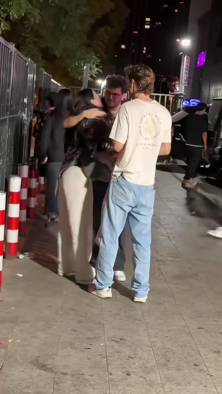 崇洋媚外的骚女人 怎么不巴结我？（视频 1/1）