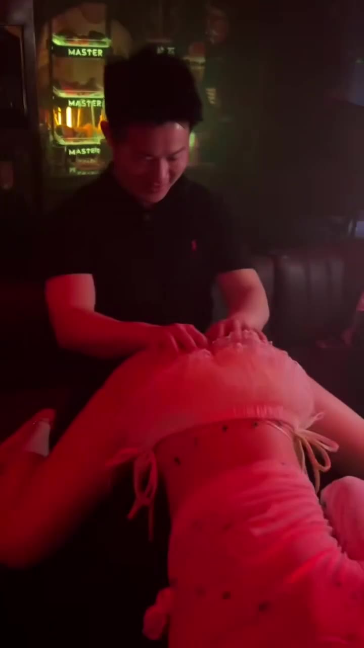 #夜店 把玩一下 消费一把（视频 1/1）