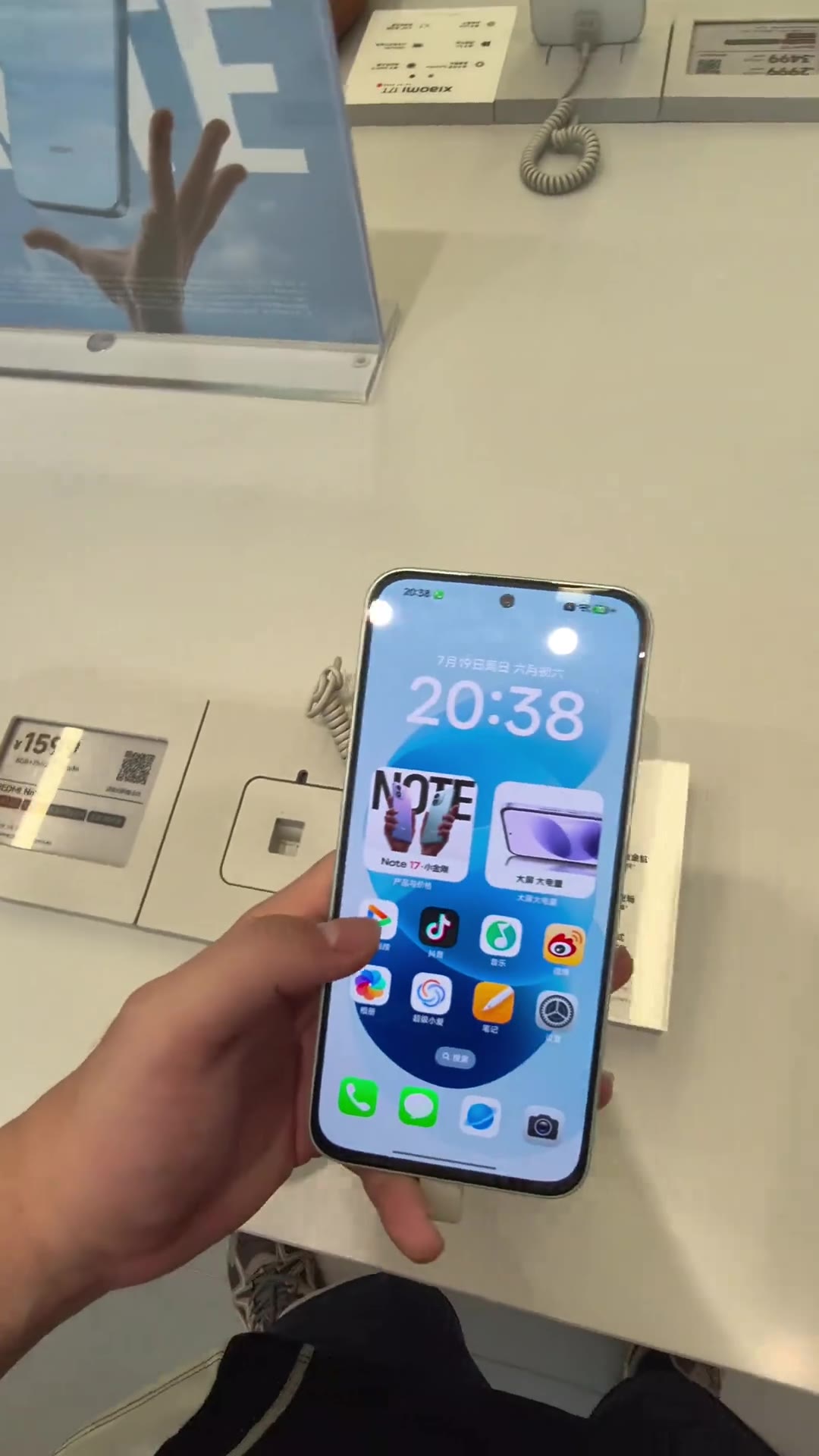 REDMI Note 17，号称游戏 60 帧流畅玩，4 年不卡顿的小金刚。（视频 1/1）