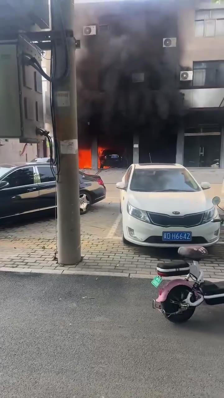 邯郸临漳车工坊 #劳斯莱斯 古斯特 #烧车 😑（视频 1/7）