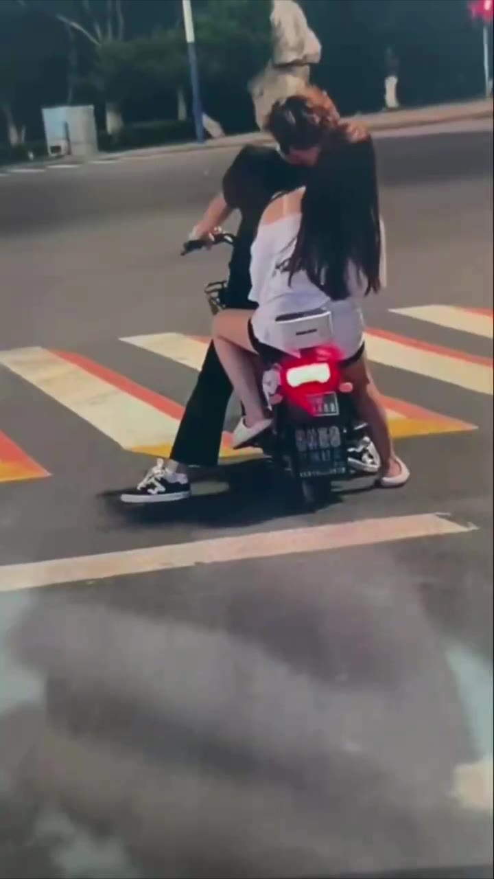 互联网有句老话说的好：秀恩爱死得快（视频 1/1）