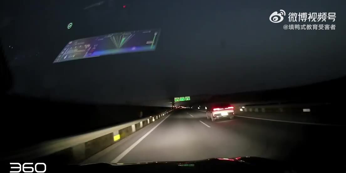 行人大晚上横穿高速公路，视频车撞倒之后，后面又有其他车辆上来碾压到了（视频 1/1）