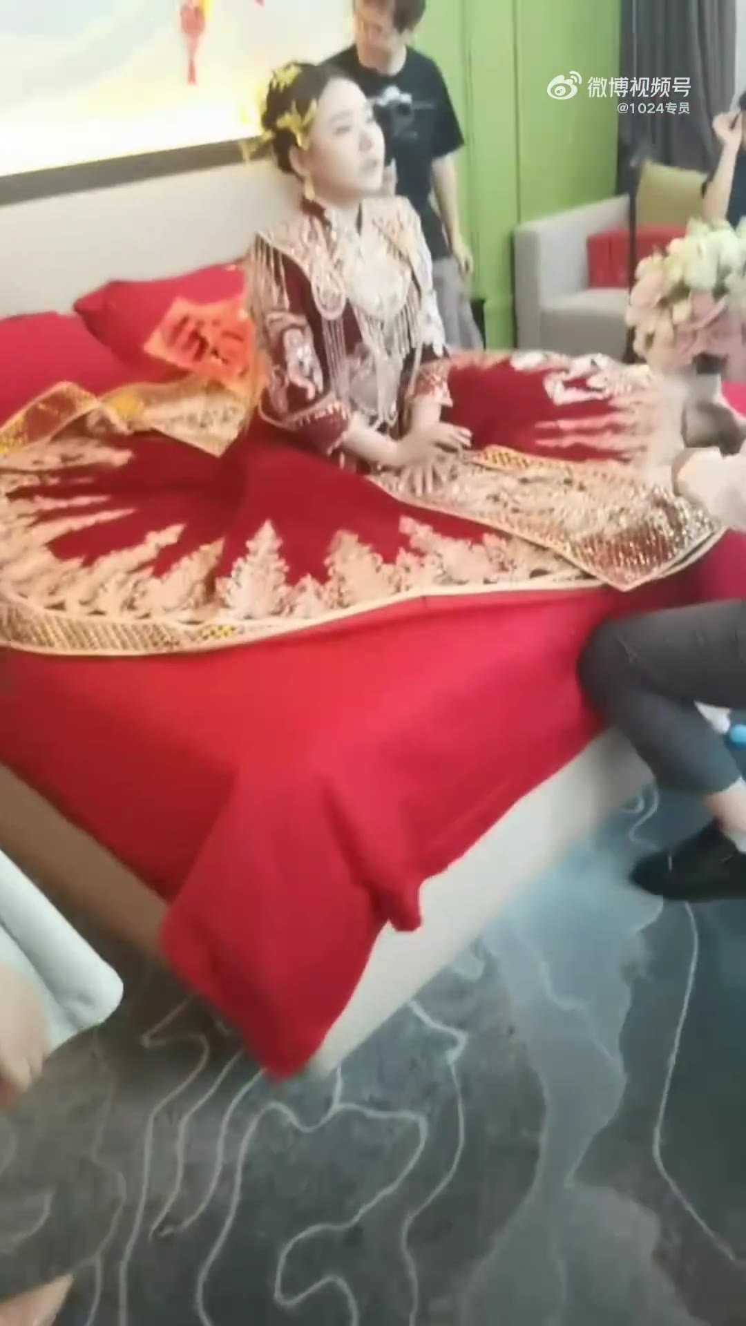 #结婚 就这个逼样，以后有这个 #龟男 受的 🤣 #女性力量（视频 1/1）