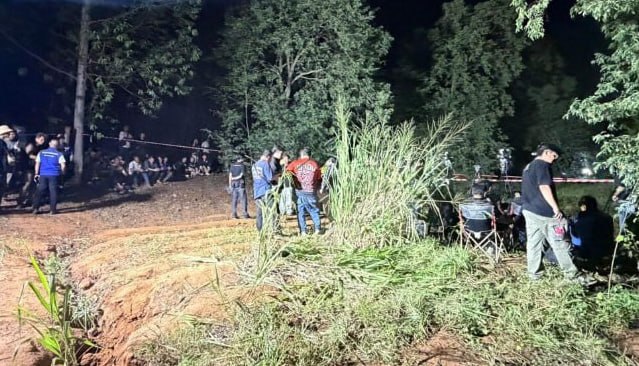 #泰国新闻 春武里连环命案再有突破！抓捕 2 名涉案嫌犯，一处坑穴挖出一家三口遗骸 2026年8 月 1 日消息，泰国春武里连环恶性案件侦查取得重大进展。此前…