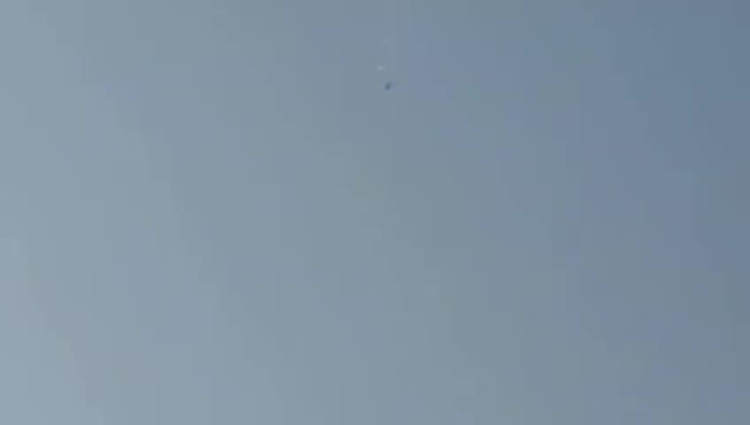 胡塞武装在也门焦夫省上空击落了沙特空军的一架Akıncı无人机（视频 1/1）